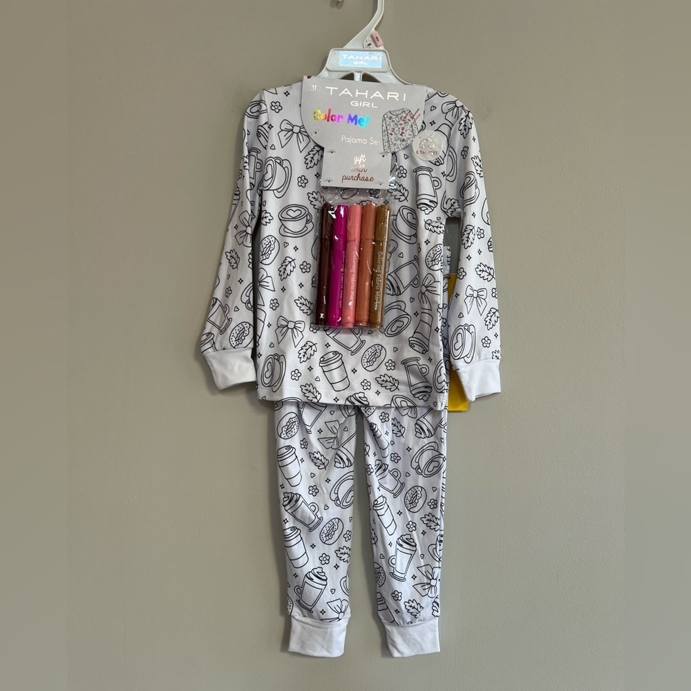 Tahari Kids NWT Colorable 2 Piece Pajama Set w/Fabric Markers, Fall Treats, 3T